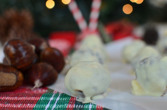 Christmas Chocolate Chestnut Truffles Recipe, white chocolate, easy, simple, food photography, best food blog 2014, τρουφάκια με κάστανο, συνταγή, σοκολάτα, μαύρη, λευκή, cool artisan, Γαβριήλ Νικολαϊδης